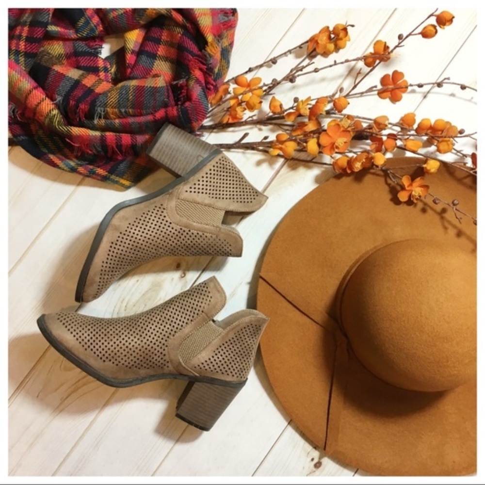 ❤️ Taupe Perforated Booties - Picture 2 of 2